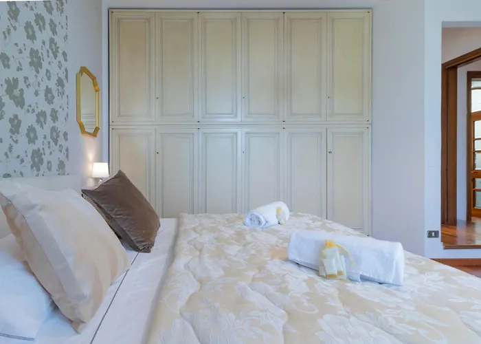 Villa Lia - Apartment In Villa With Private Garden And Pool